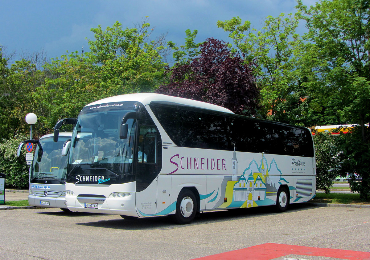 Neoplan Tourliner von Schneider Reisen aus Niedersterreich in Krems gesehen.