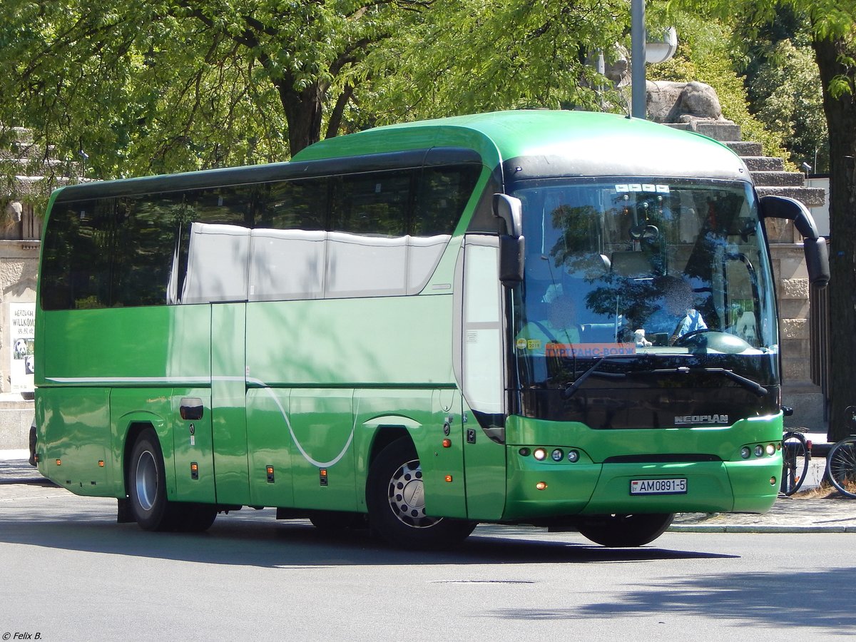Neoplan Tourliner von Tourtrans aus Weißrussland in Berlin.