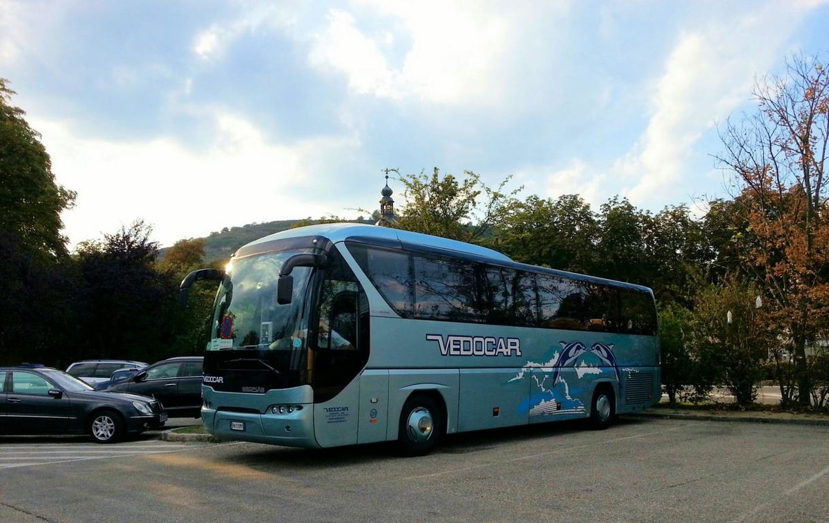 Neoplan Tourliner von VEDOCAR Reisen aus Italien 2017 in Krems.