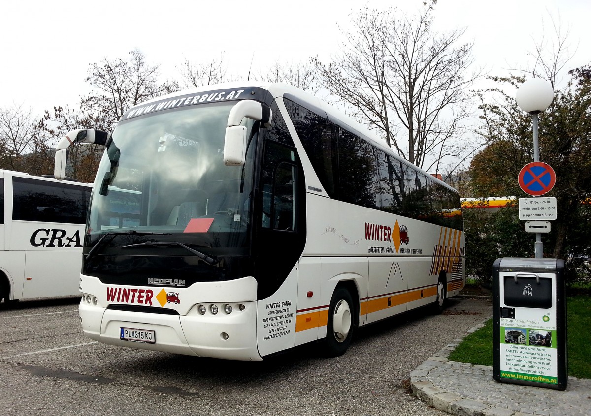 Neoplan Tourliner von Winter Reisen aus sterreich am 25.10.2014 in Krems gesehen.