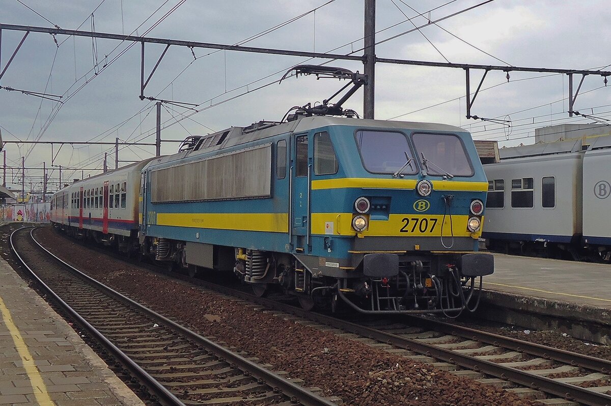 NMBS 2707 steht am trüben 22 Mai 2014 in Antwerpen-Berchem. Dieser Lok besteht heute noch, ist jedoch Eigentum der Certus geworden.