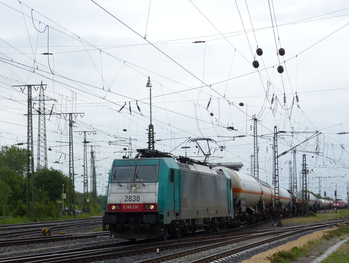 NMBS Lok 2838 Rangierbahnhof Gremberg, K�ln 20-05-2016.

NMBS loc 2838 rangeerstation Gremberg, Keulen, Duitsland 20-05-2016.
