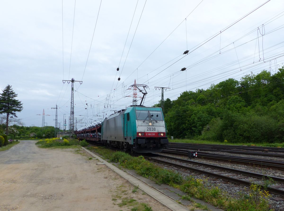 NMBS Lok 2838 Rangierbahnhof Gremberg, Porzer Ringstrae, Kln, Deutschland 20-05-2016.

NMBS loc 2838 rangeerstation Gremberg, Porzer Ringstrae, Keulen, Duitsland 20-05-2016.