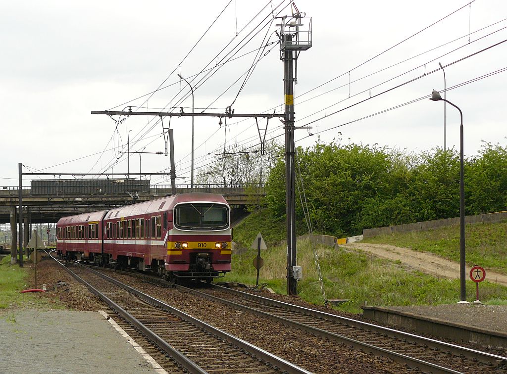 NMBS TW 910 Antwerpen Noorderdokken 10-05-2013.