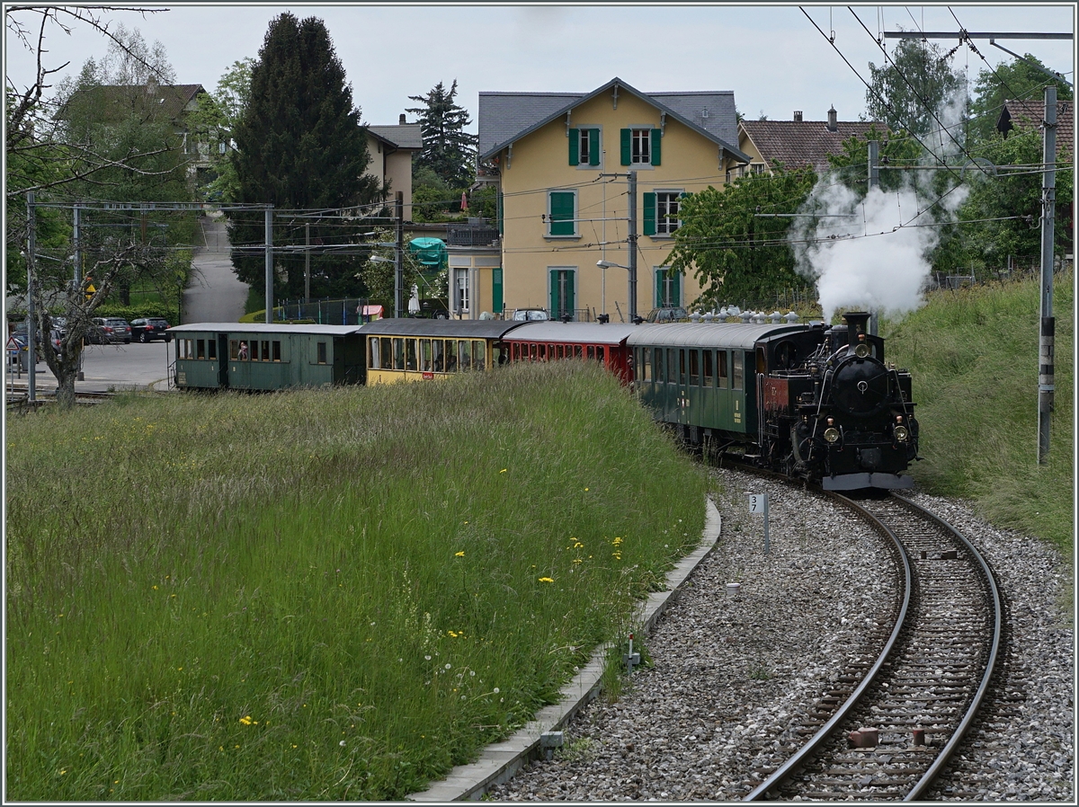 Noch ein letztes Bild, der von der HG 3/4 N° 3 geführte Riviera Belle Epoque kurz nach St-Légier auf der Fahrt nach Chaulin. 
16. Mai 2016