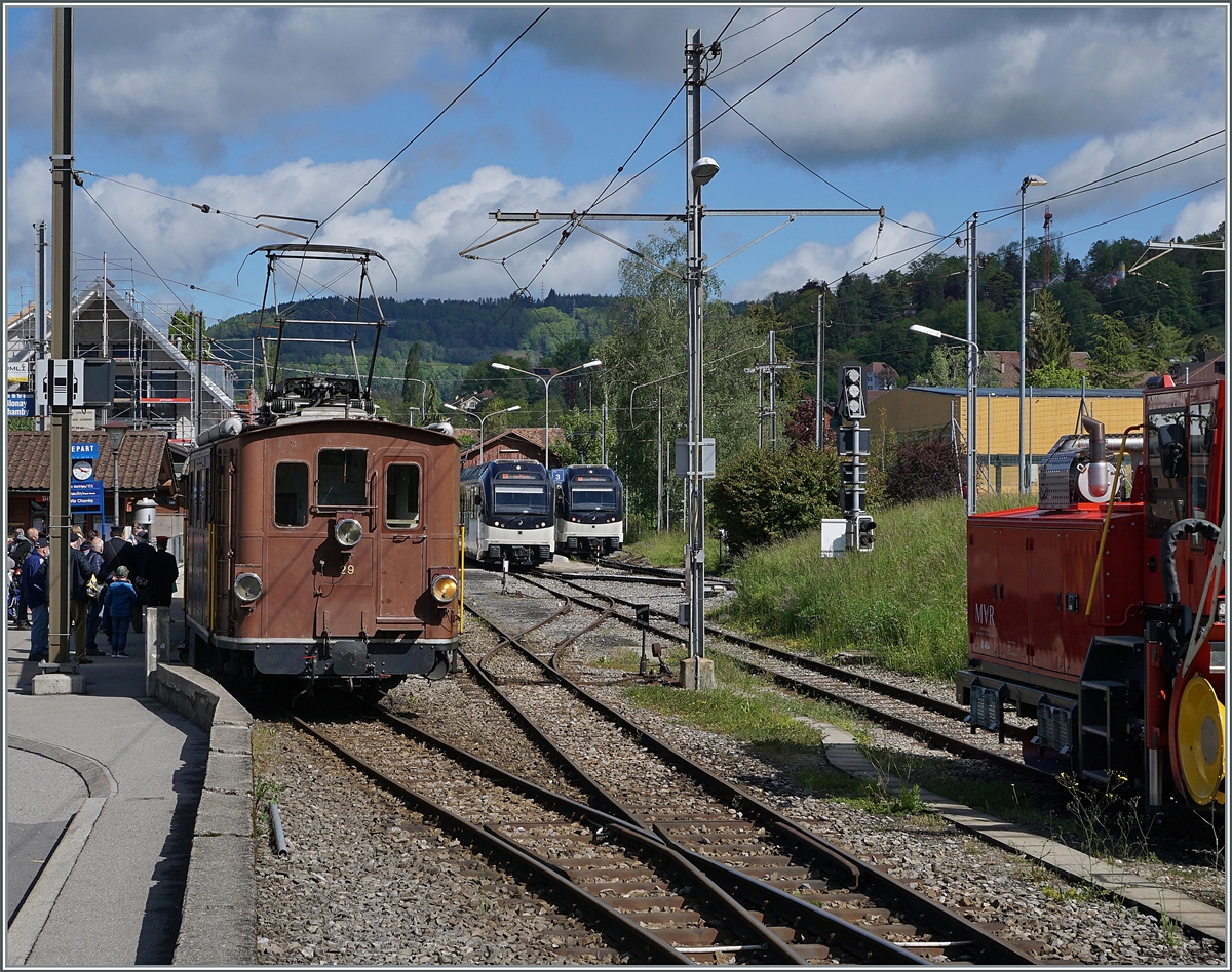 Nostalgie & Vapeur 2021 / Nostalgie & Dampf 2021 - so das Thema des diesjährigen Pfingstfestivals der Blonay Chamby Bahn, und von beidem gab es reichlich; nostalgisch präsentiert sich die BOB HGe 3/3 29 mit dem ersten Zug des am Samstagmorgen in Blonay.

22. Mai 2021