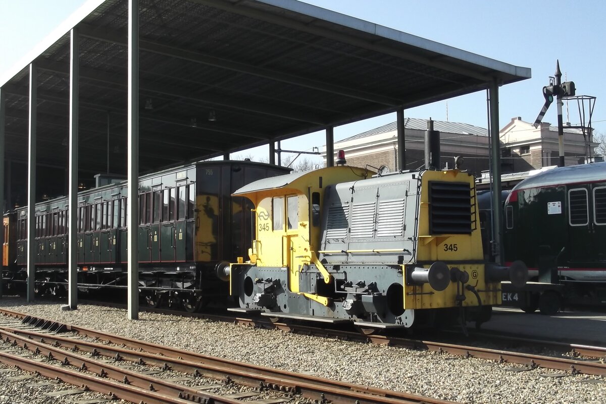 NS 345 steht am 12 März 2014 ins Niederlandisches Staatseisenbahn Museum in Utrecht.