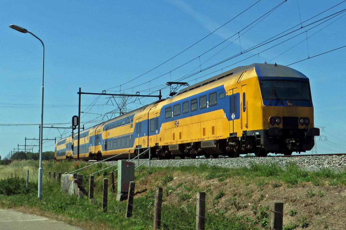 NS 7506 passiert Niftrik am 29 Mai 2020.