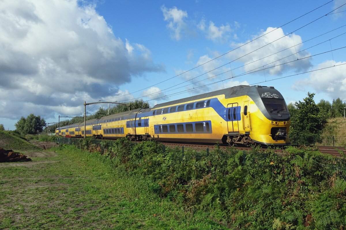 NS 8701 durcheilt Tilburg-Reeshof am 15 Oktober 2021.