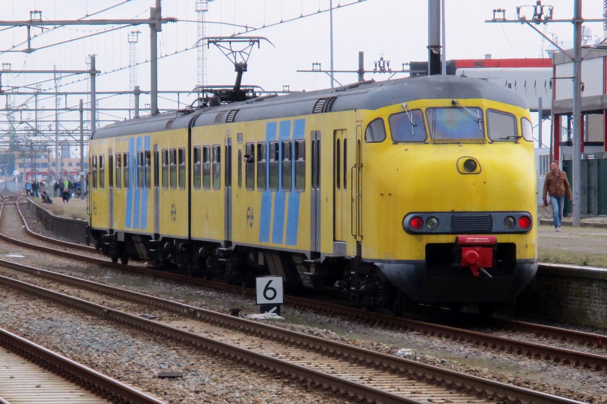 NS 876 steht am 26 März 2017 in HOek van Holland.