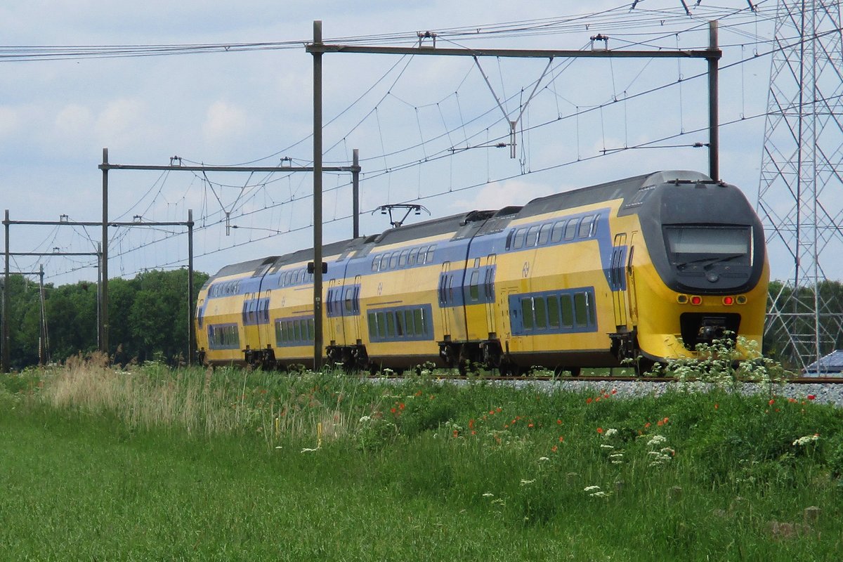 NS 9403 durchfahrt am 19 Mai 2017 Niftrik.