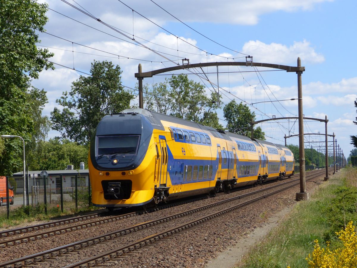 NS DD-IRMIV Triebzug 9416 Hulteneindsestrasse, Hulten 15-05-2020.


NS DD-IRMIV treinstel 9416 Hulteneindsestraat, Hulten 15-05-2020.