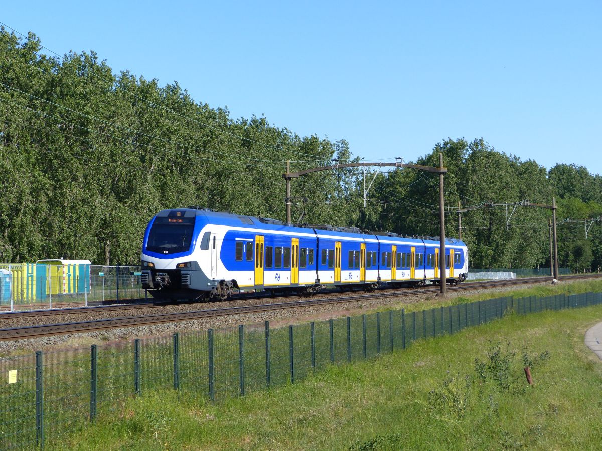 NS FLIRT Triebzug 2506 Polder Oudendijk, Willemsdorp 15-05-2020.

NS FLIRT treinstel 2506 Polder Oudendijk, Willemsdorp 15-05-2020.