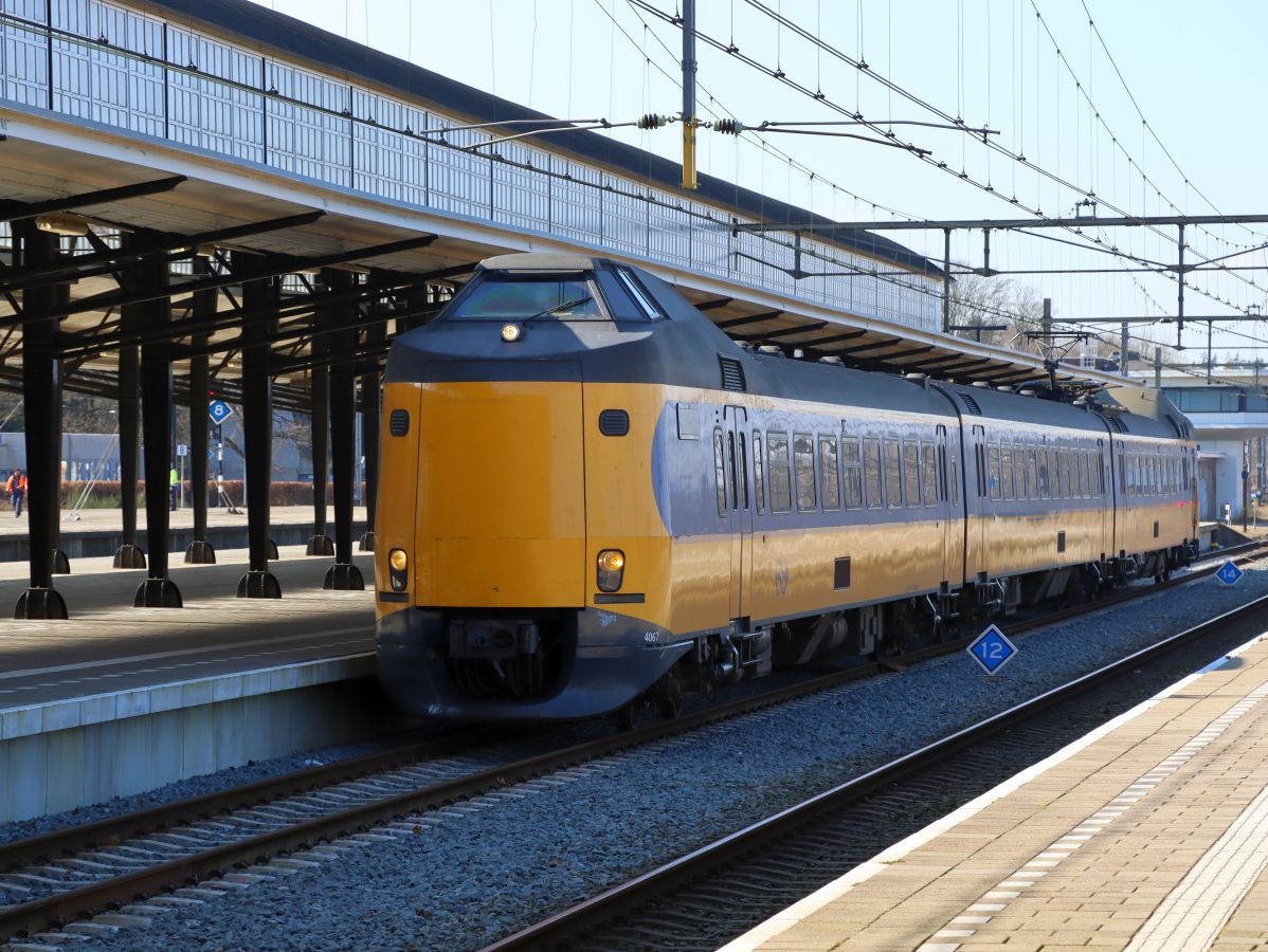 NS ICM-III Koploper Triebzug 4067 Gleis 5 Amersfoort Centraal 07-03-2022.


NS ICM-III Koploper treinstel 4067 spoor 5 Amersfoort Centraal 07-03-2022.