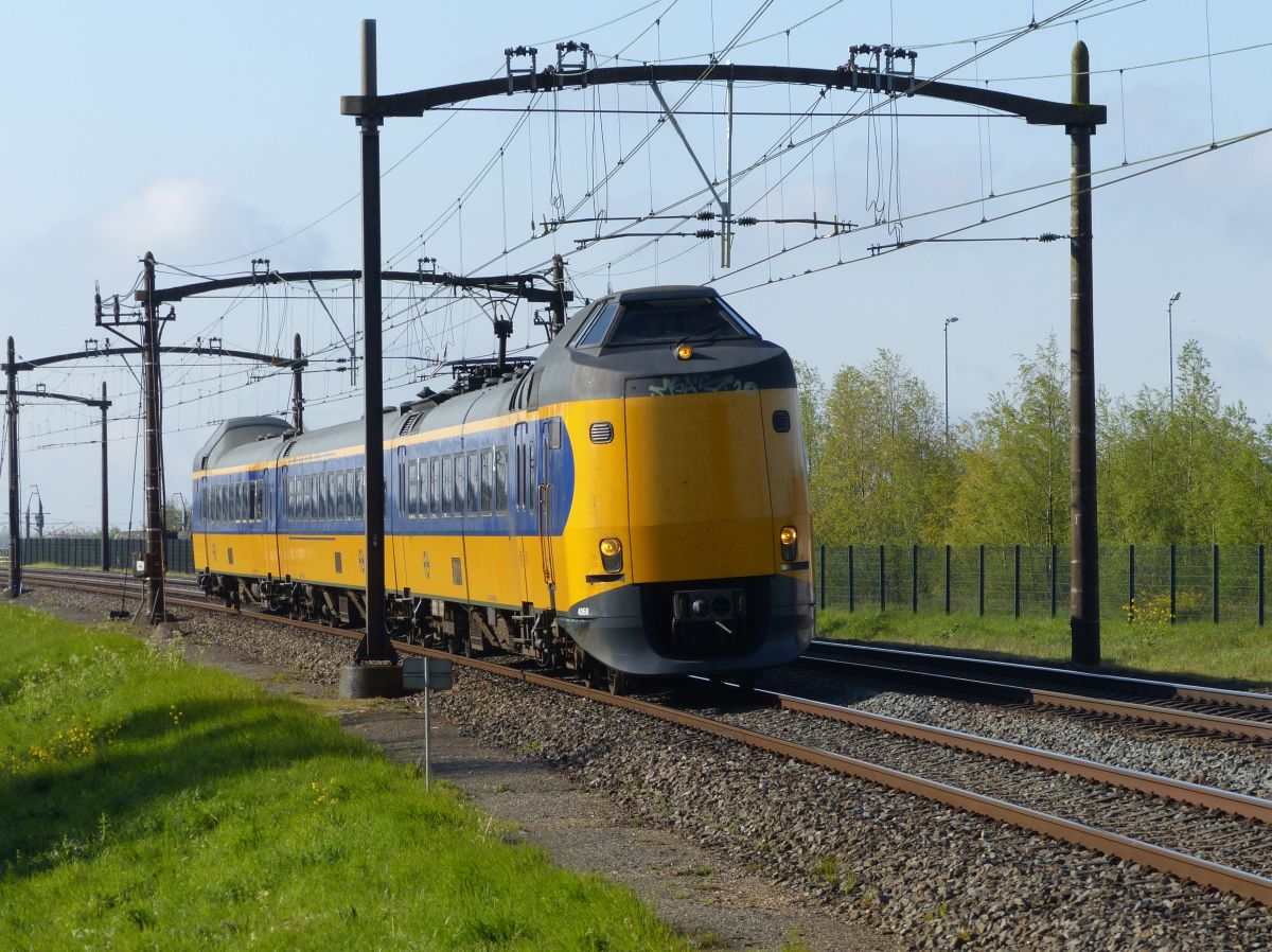 NS ICM-III Triebzug 4068 Willemsdorp, Dordrecht 07-05-2021.

NS ICM-III treinstel 4068 Willemsdorp, Dordrecht 07-05-2021.