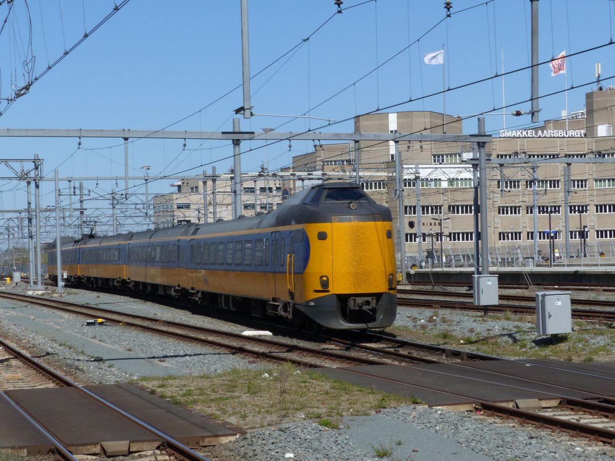 NS ICM-IV Triebzug 4214 Utrecht Centraal Station 21-04-2022.

NS ICM-IV treinstel 4214 Utrecht CS 21-04-2022.