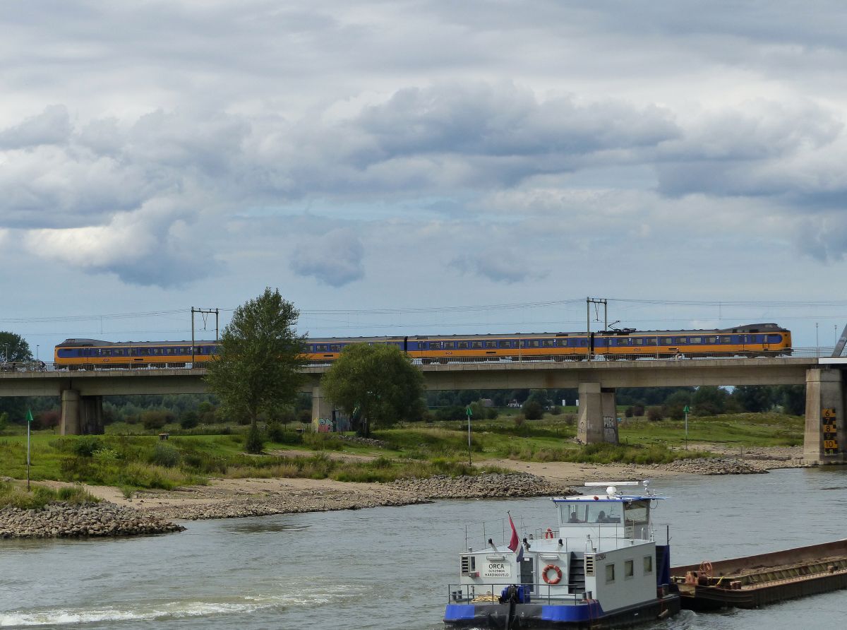 NS ICM-IV Triebzug Ijsselbrcke, Deventer 01-09-2020.

NS ICM-IV treinstel Ijsselbrug, Deventer 01-09-2020.