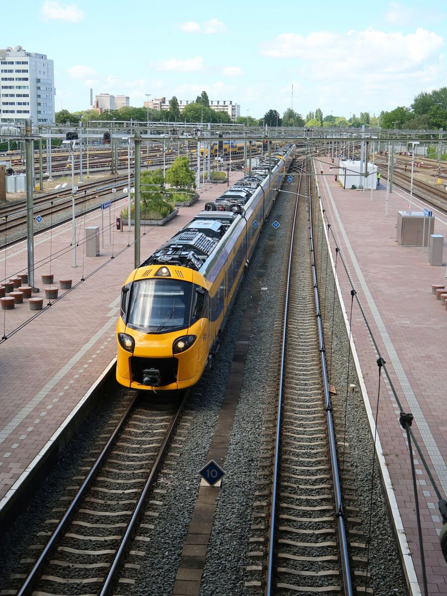NS ICNG Triebzug 3146 en 3141 Gleis 12 Rotterdam Centraal Station 04-07-2024.

NS ICNG treinstel 3146 en 3141 spoor 12 Rotterdam Centraal Station 04-07-2024.