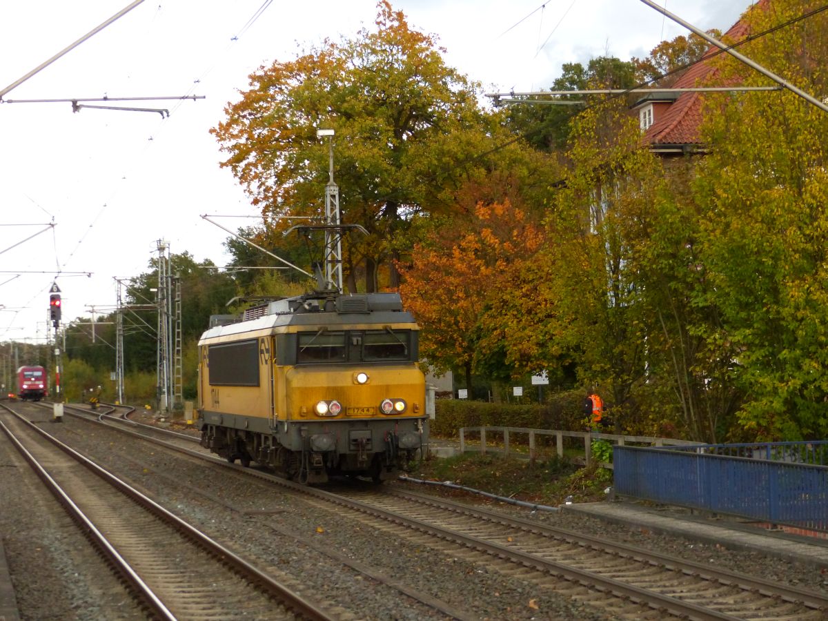 NS Lok 1744 Gleis 1 Bad Bentheim, Deutschland 02-11-2018.

NS loc 1744 oostzijde spoor 1 Bad Bentheim, Duitsland 02-11-2018.