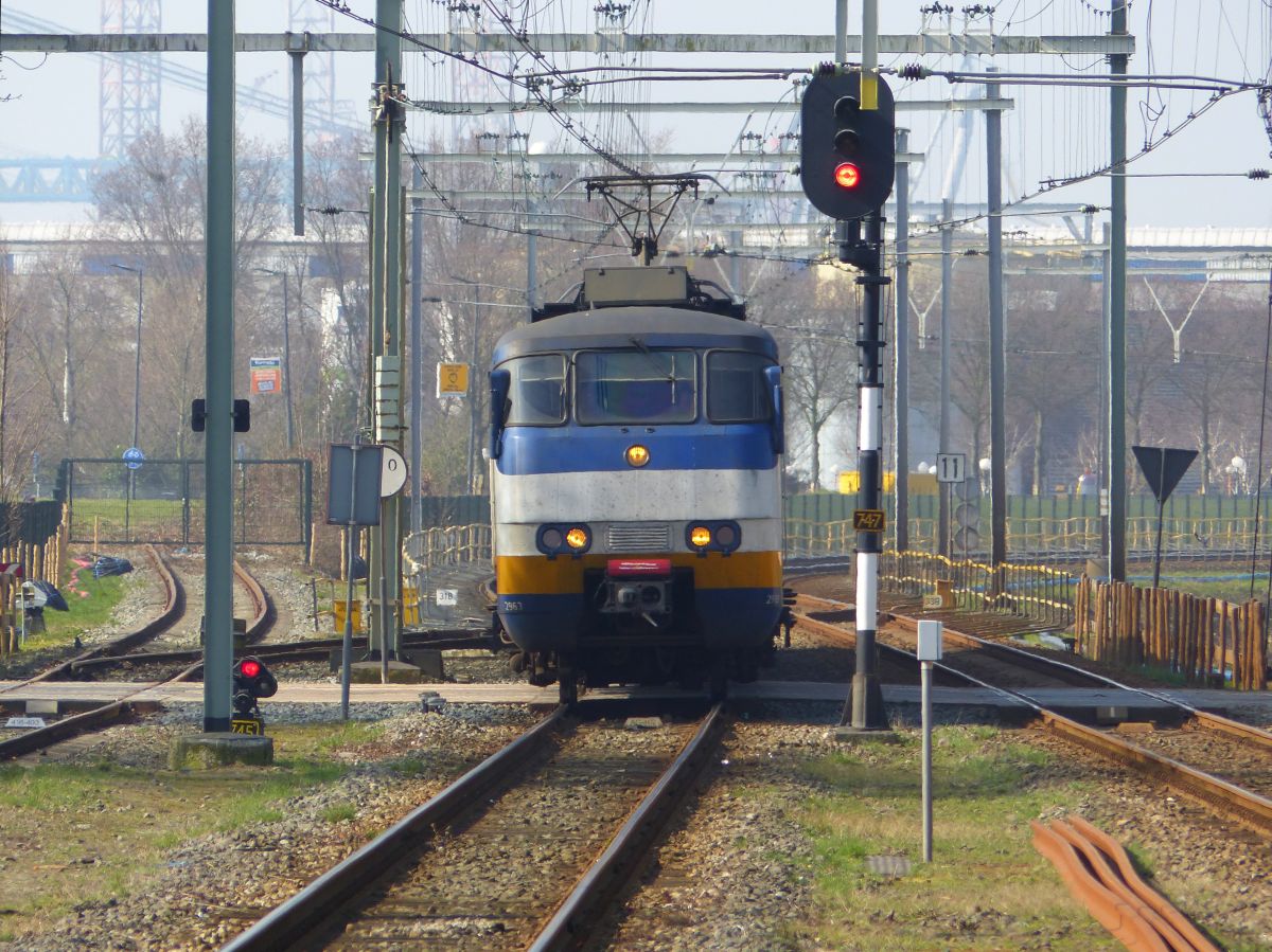 NS SGM-III Sprinter Triebzug 2963, Vlaardingen Centrum 16-03-2017. 

NS SGM-III Sprinter 2963 als stoptrein naar Rotterdam CS. Vlaardingen Centrum 16-03-2017.