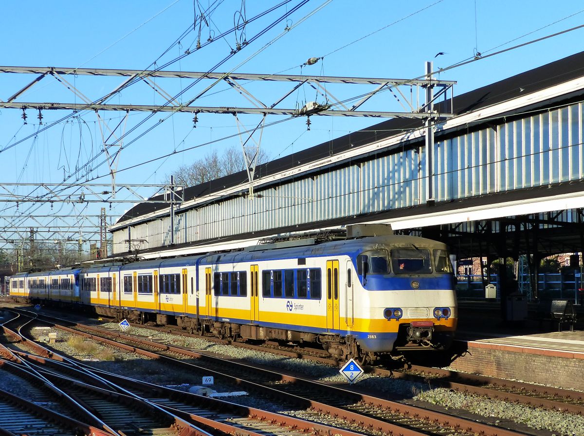 NS SGM Sprinter Triebzug 2983 und 2943 Haarlem 30-12-2019.

NS SGM Sprinter treinstel 2983 en 2943 Haarlem 30-12-2019.