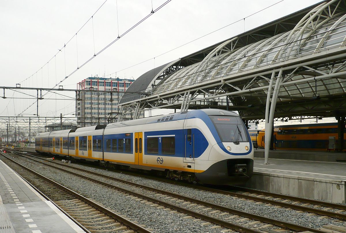 NS SLT-4 TW 2463 spoor 7 Amsterdam Centraal Station 20-11-2013.

NS SLT-4 treinstel 2463 spoor 7 Amsterdam Centraal Station 20-11-2013.