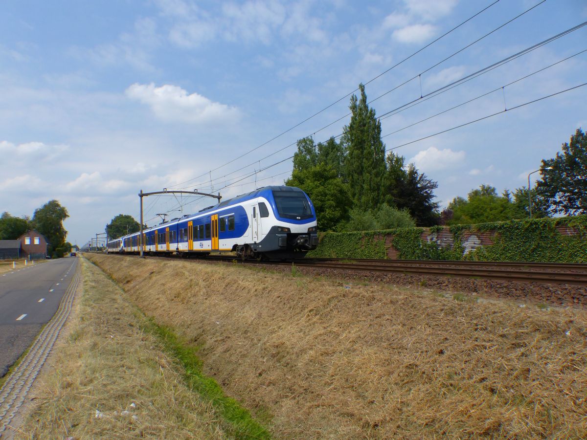 NS Triebzug 2509 und 2225 Kapelweg, Boxtel 19-07-2018.

NS treinstellen 2509 en 2225 Kapelweg, Boxtel 19-07-2018.