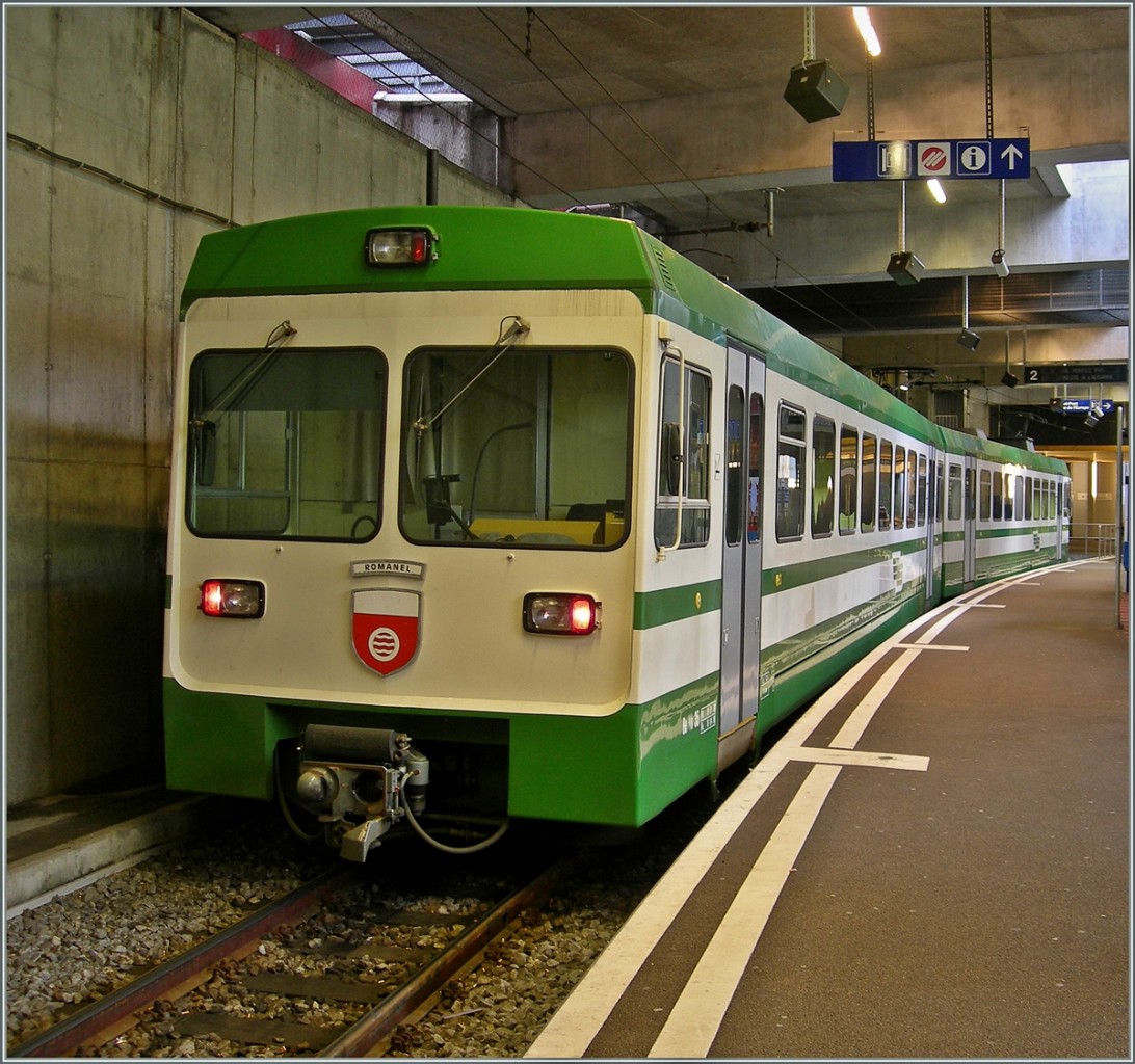 Obwohl Steuer- und Triebwagen heist der Zug, eine Einheit bildend, Be 4/8 N 35  Romanel . Lausanne-Flon, den 6. Nov.  2013 