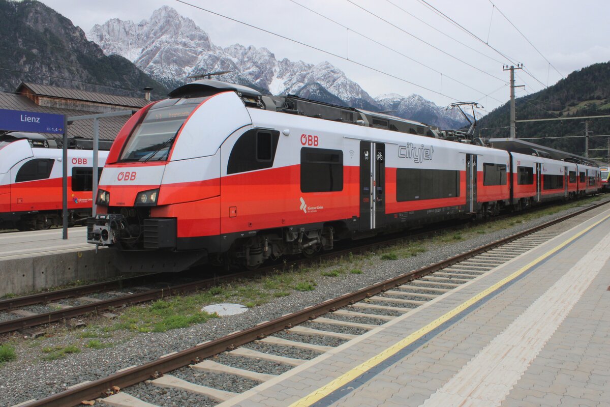 ÖBB 4746 038 steht am grauen 14.September 2024 in LIenz in Osttirol.