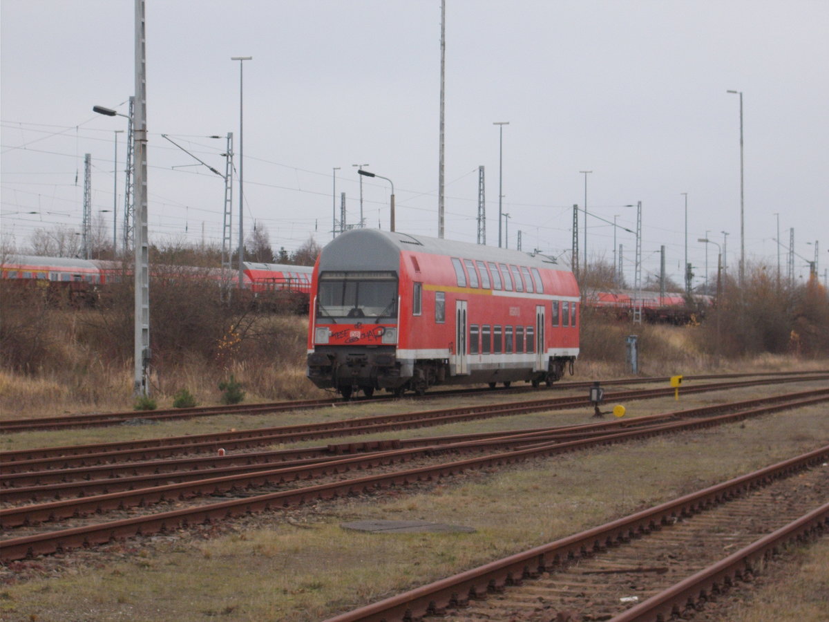 Ohne Mittelwagen stand dieser Dostos,am 26.November 2016,in der Est Mukran.