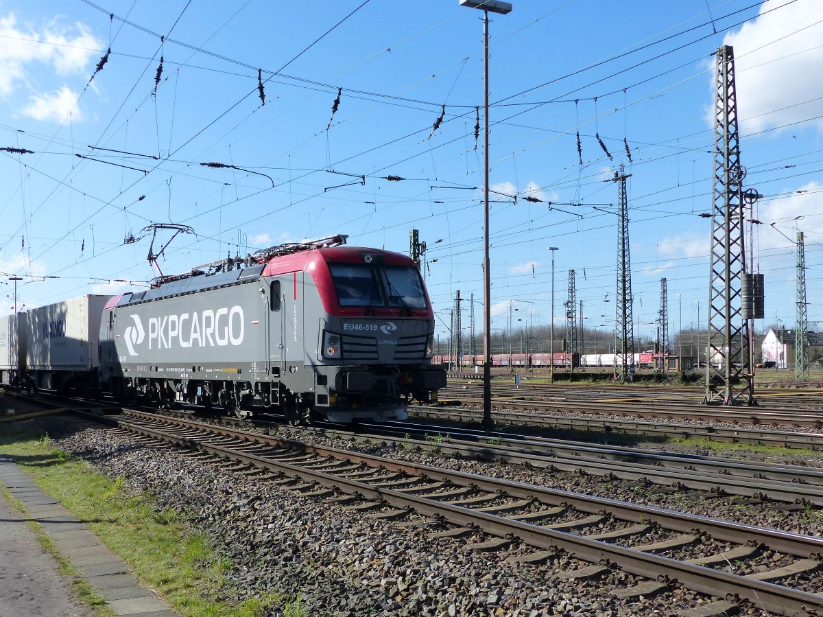 PKP Cargo Lokomotive EU46-508 ( 91 51 5370 032-2 PL-PKPC ) Gterbahnhof Oberhausen West, Deutschland 12-03-2020.


PKP Cargo locomotief EU46-508 ( 91 51 5370 032-2 PL-PKPC ) goederenstation Oberhausen West, Duitsland 12-03-2020.