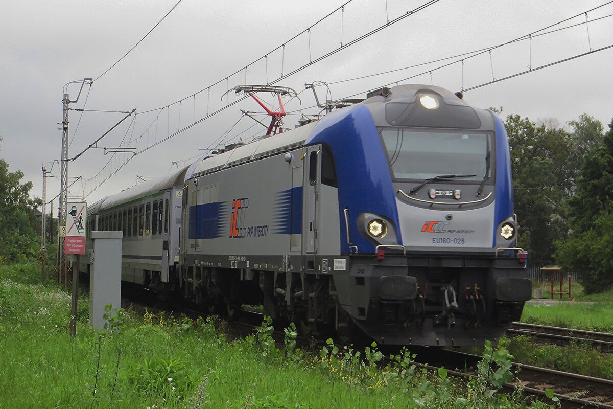 PKPIC's Neusprss: Griffin EU160-028 durchfahrt Gliwice-Labedy (frher Laband genannt) am Abend von 23 Augustus 2021.