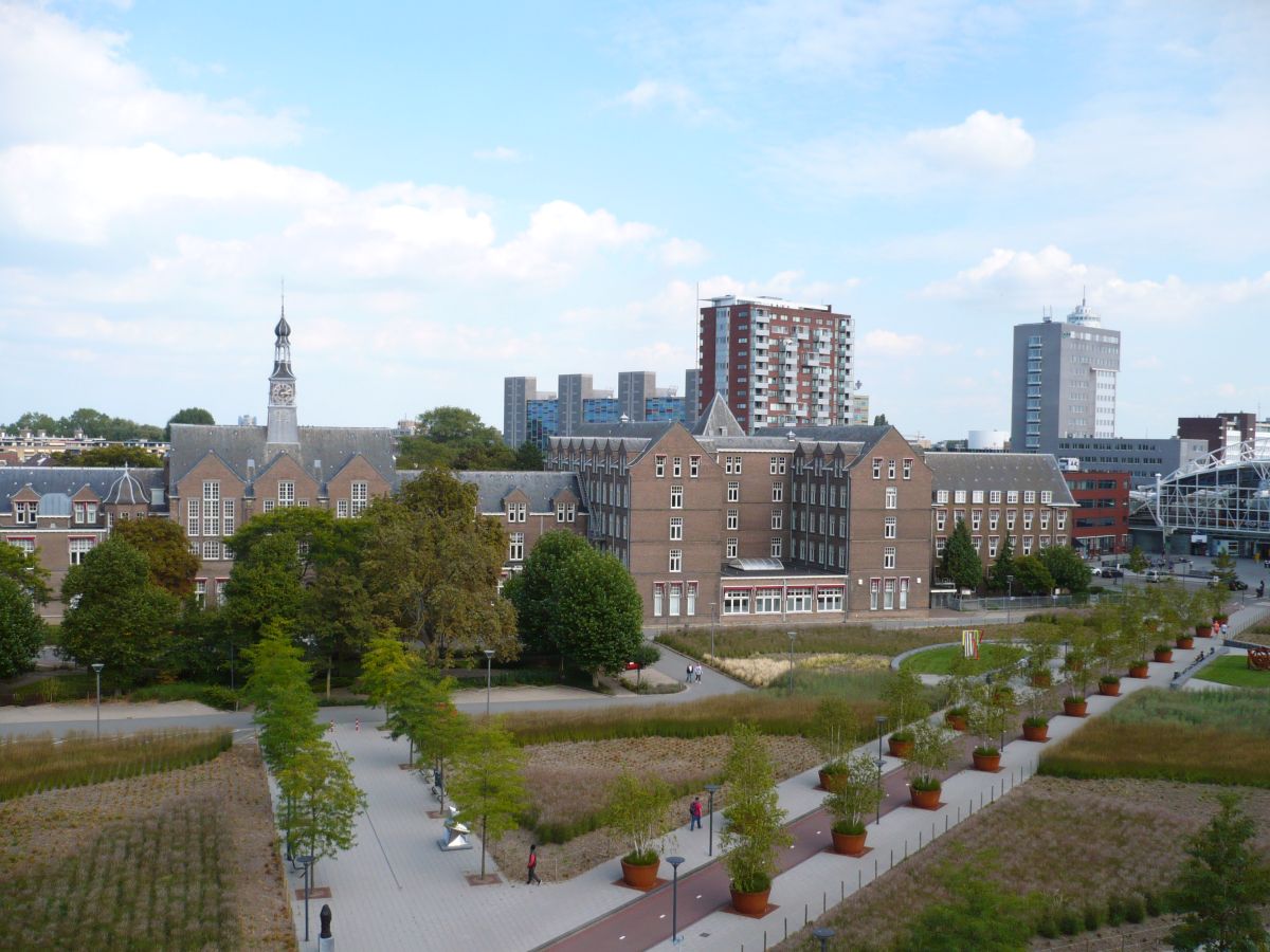  Poortgebouw  Albinusdreef, Leiden 27-08-2017.

Poortgebouw van het voormalige Academisch Ziekenhuis Albinusdreef, Leiden 27-08-2017.