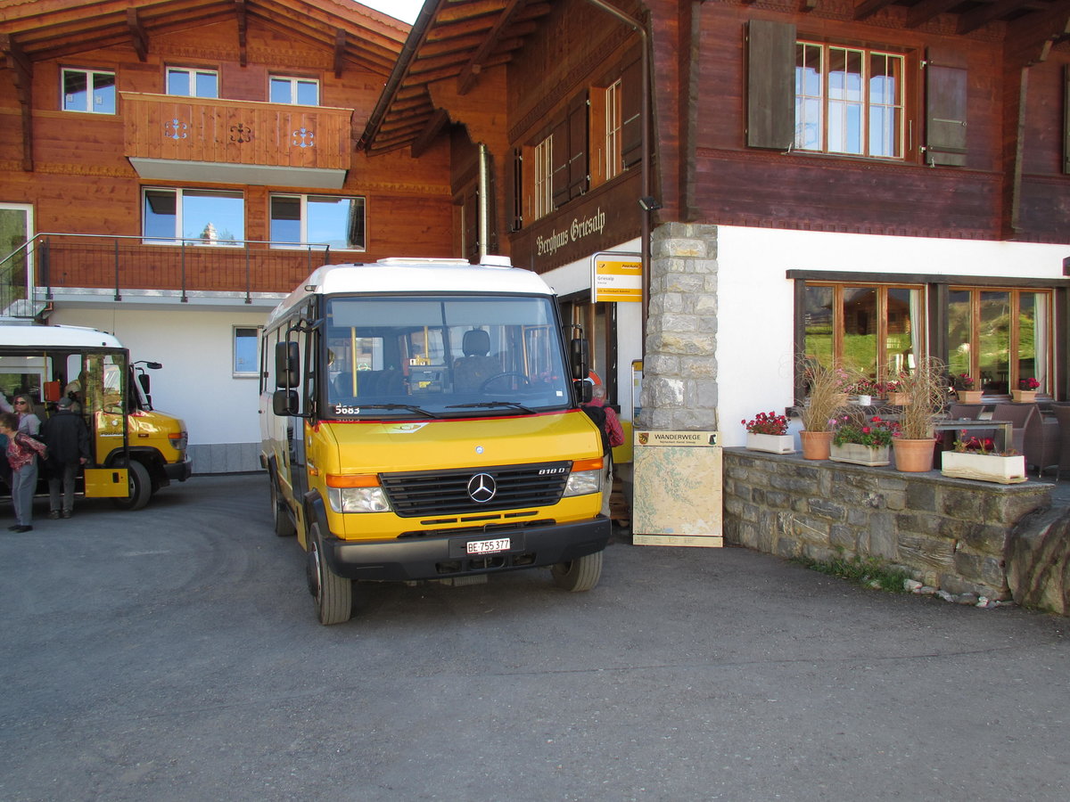 Postauto - Mercedes Vario Nr. 5683 an der Endhaltestelle auf der Griesalp im Berner Oberland am 17.10.17