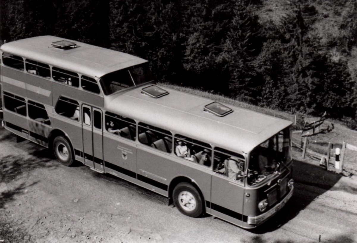 (Q 17) - Aus dem Archiv: AFA Adelboden - Nr. 7/BE 26'707 - FBW/Vetter-R&J Anderthalbdecker um 1969 in Achseten, Tregel