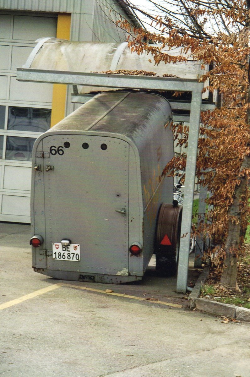 (R 4205) - Aus dem Archiv: STI Thun - Nr. 66/BE 186'870 - Moser Gepckanhnger am 26. Mrz 2005 in Thun, Garage