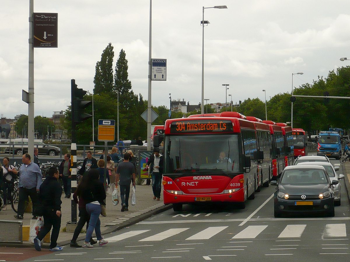 R-Net EBS Bus 4039 Scania Omnilink Baujahr 2011. Prins Hendrikkade, Amsterdam 18-06-2014.

R-Net EBS bus 4039 Scania Omnilink in dienst sinds december 2011. Prins Hendrikkade, Amsterdam 18-06-2014.