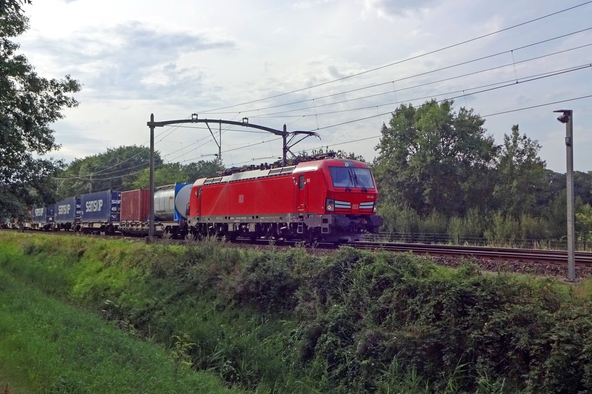 Railpool 193 328 passiert mit ein KLV-Zug Tilburg Oude Warande am 4 Augustus 2019. 