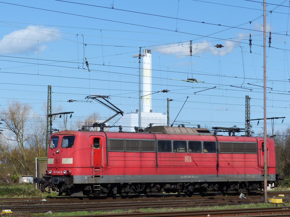 Railpool ex-DB Cargo Lokomotive 151 046-0 Gterbahnhof Oberhausen West 12-03-2020.

Railpool ex-DB Cargo locomotief 151 046-0 goederenstaion Oberhausen West 12-03-2020.