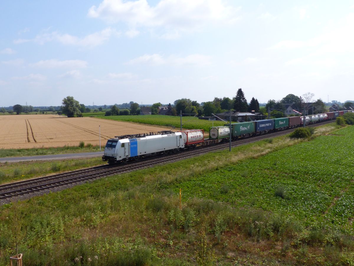 Railpool Lok 186 297-8 Baumannstrasse, Praest bei Emmerich. 06-07-2018.

Railpool loc 186 297-8 Baumannstrasse, Praest bij Emmerich. 06-07-2018.