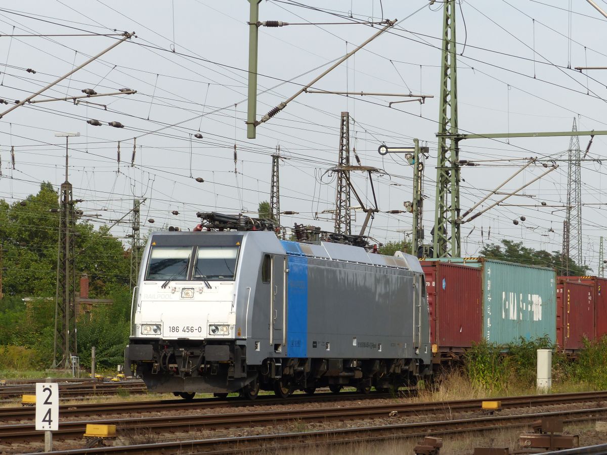 Railpool Lok 186 456-0 Gterbahnhof Oberhausen West 22-09-2016.

Railpool loc 186 456-0 goederenstation Oberhausen West 22-09-2016.