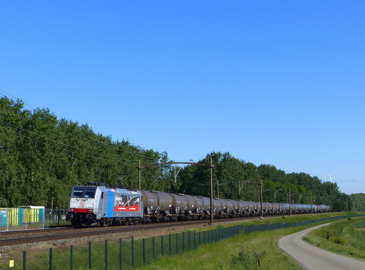 Railpool/DB Cargo Lokomotive 186 256-4 Polder Oudendijk, Willemsdorp, Dordrecht 15-05-2020.

Railpool locomotief 186 256-4 in dienst van DB Cargo Polder Oudendijk, Willemsdorp, Dordrecht 15-05-2020.