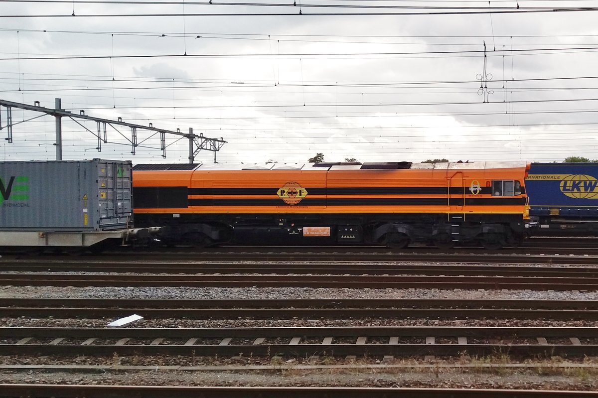 Regen und RF 563-01/266 040 waren am 11.September 2017 in Venlo. 