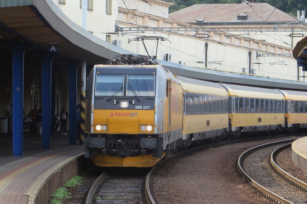 RegioJet 386 201 treft am 27 Augustus 2021 in Bratislava hl.st. ein.