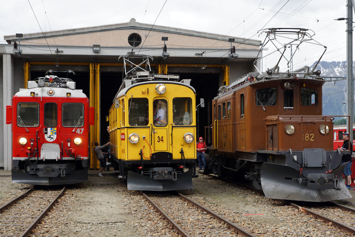 Rhtische Bahn
Bahnvestival Samedan und Pontresina vom 9./10. Juni 2018.
Drei historische Gesichter der Berninabahn am 9. Juni 2018 in Pontresina.
Dies sind:
ABe 4/4 47, 1964
ABe 4/4 34, 1908
Ge 4/4 82, 1927
Foto: Walter Ruetsch