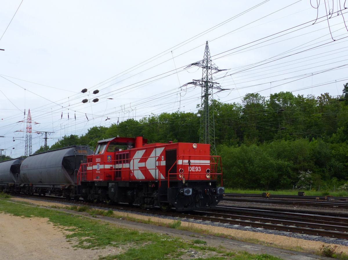 RheinCargo Diesellok DE 93 Rangierbahnhof Kln Gremberg. Porzer Ringstrae, Kln 20-05-2016.

RheinCargo dieselloc DE 93 rangeerstation Gremberg. Porzer Ringstrae, Keulen 20-05-2016.