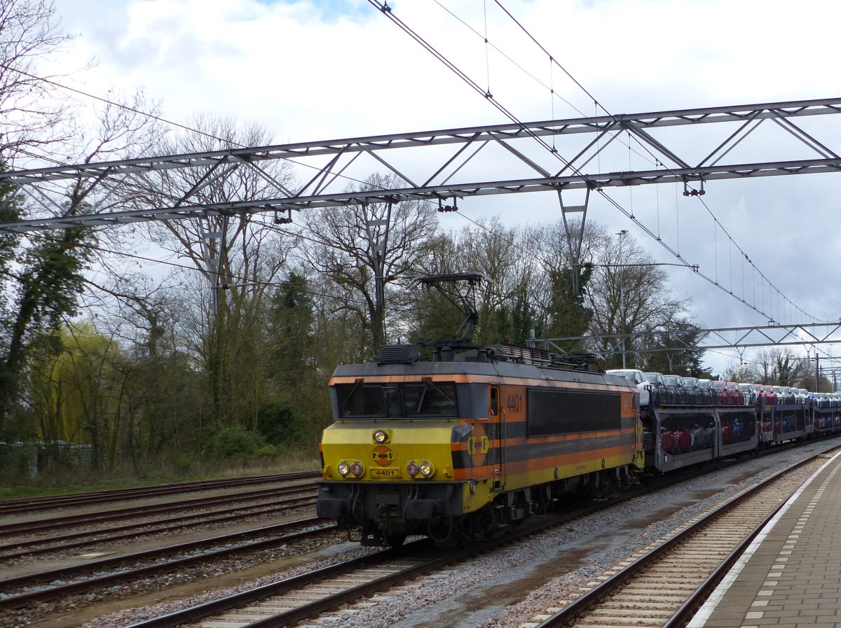 Rotterdam Rail Feeding (RRF) Lok 4401 (ex-NS 1606) mit G�terzug. Dordrecht, 07-04-2016.

Rotterdam Rail Feeding (RRF) loc 4401 (ex-NS 1606) met een goederentrein. Dordrecht, 07-04-2016.
