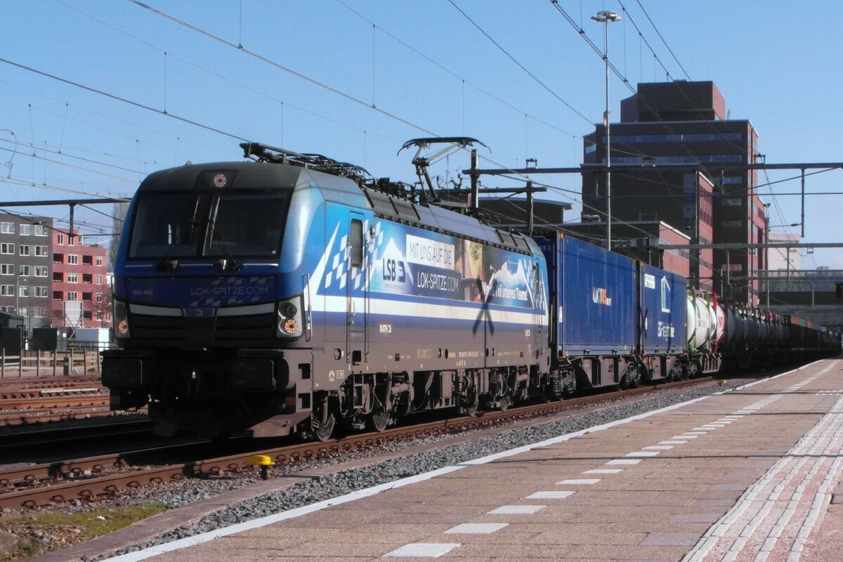 RTB 193 485 'Zugspitze' wartet am 2 März 2025 in Amersfoort mit der 1. von zwei PCC-KLVs auf die Weiterfahrt.