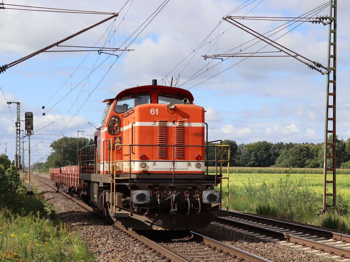 RVM (Regionalverkehr Mnsterland GmbH, Mnster) Diesellokomotive  61 (98 80 3295 953-4 D-RVM) type MaK G 1600 BB Baujahr 1974 Devesstrae, Salzbergen 16-09-2021.

RVM (Regionalverkehr Mnsterland GmbH, Mnster) diesellocomotief  61 (98 80 3295 953-4 D-RVM) type MaK G 1600 BB bouwjaar 1974 Devesstrae, Salzbergen 16-09-2021.