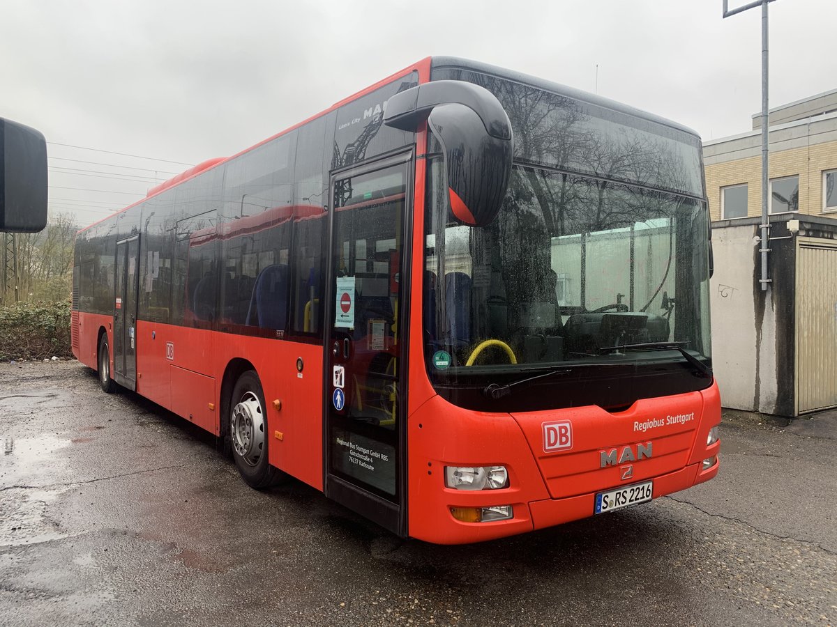 S-RS 2216 (Baujahr 2012) von Regiobus Stuttgart steht am 29.3.2020 auf deren Abstellplatz in Gppingen.
